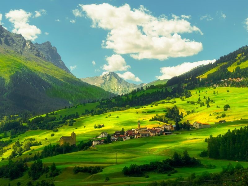 Svájci falu